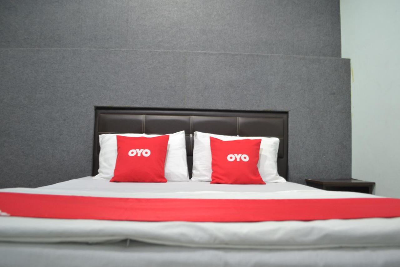 โอโย 89737 โฮเต็ล ติชัว Hotel Kampong Batu Tiga ภายนอก รูปภาพ