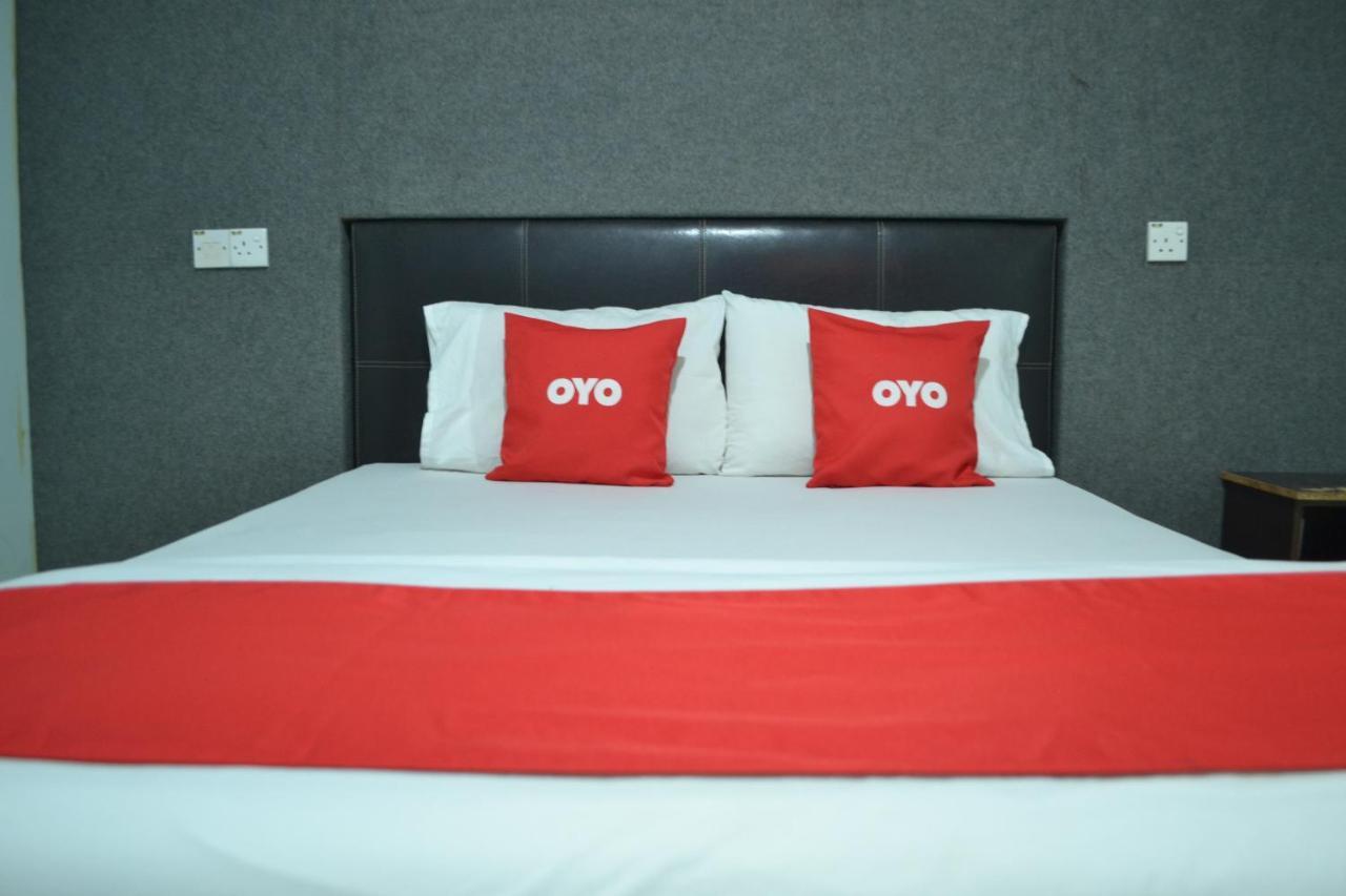 โอโย 89737 โฮเต็ล ติชัว Hotel Kampong Batu Tiga ภายนอก รูปภาพ