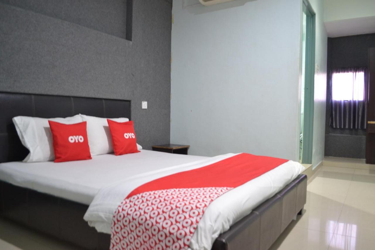 โอโย 89737 โฮเต็ล ติชัว Hotel Kampong Batu Tiga ภายนอก รูปภาพ