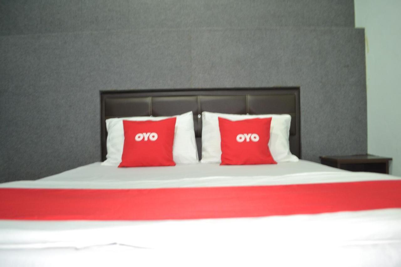โอโย 89737 โฮเต็ล ติชัว Hotel Kampong Batu Tiga ภายนอก รูปภาพ